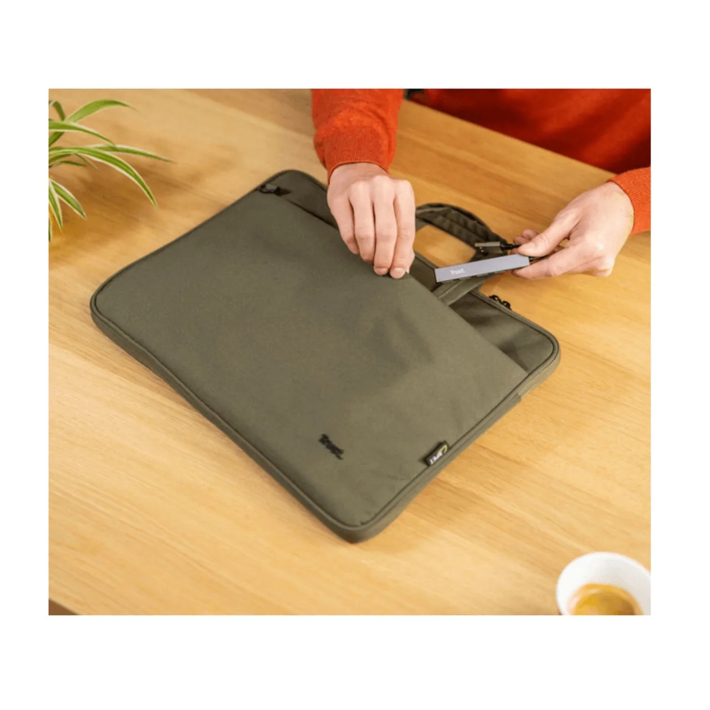 Hub Multipuerto Zapatilla Slim Usb 3.0 4 Puertos Trust Halyx